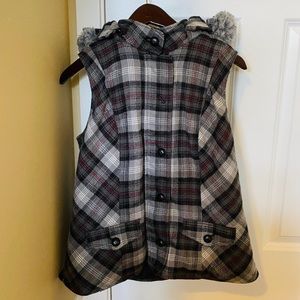 Must go! Kohl’s Sonoma plaid gray hooded vest